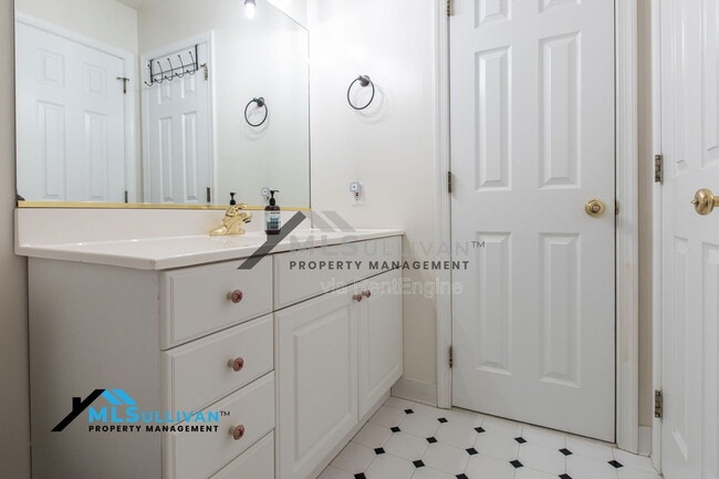 Building Photo - 5623 Lake Elton Rd