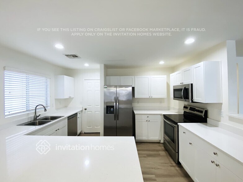 Building Photo - 42944 W Samuel Dr