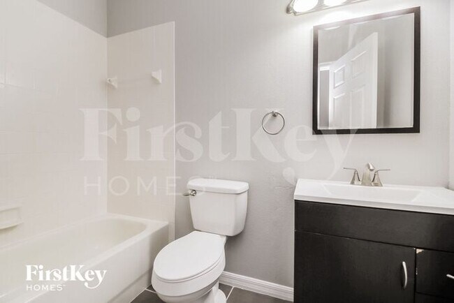 Building Photo - 9797 Bennington Chase Dr