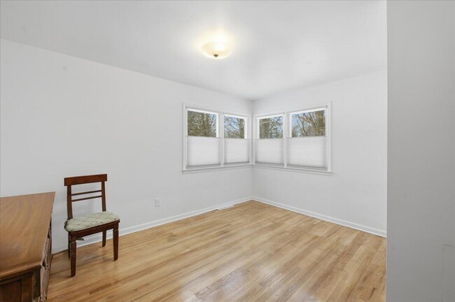 Building Photo - 6891 Somerset Dr