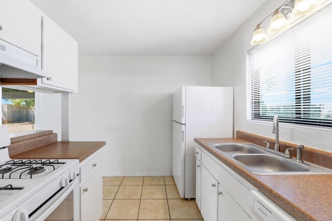 Building Photo - 4931 E De Medici Dr