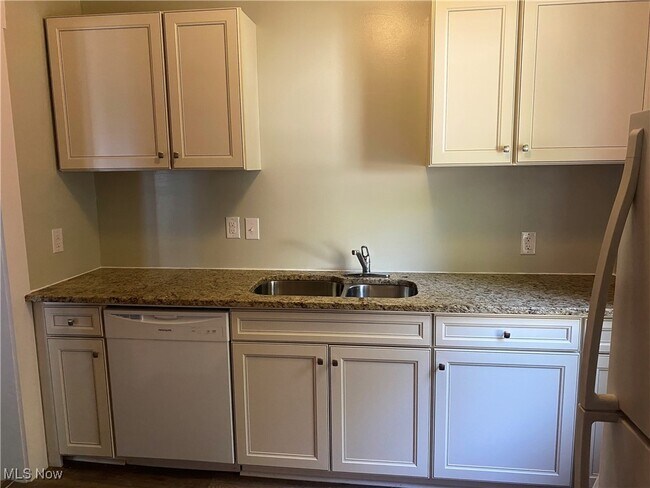 Building Photo - 429 Stinaff St