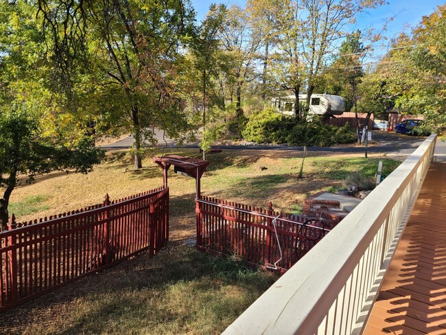 Building Photo - 419 Greenwood Dr