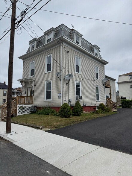 Primary Photo - 127 Portland St