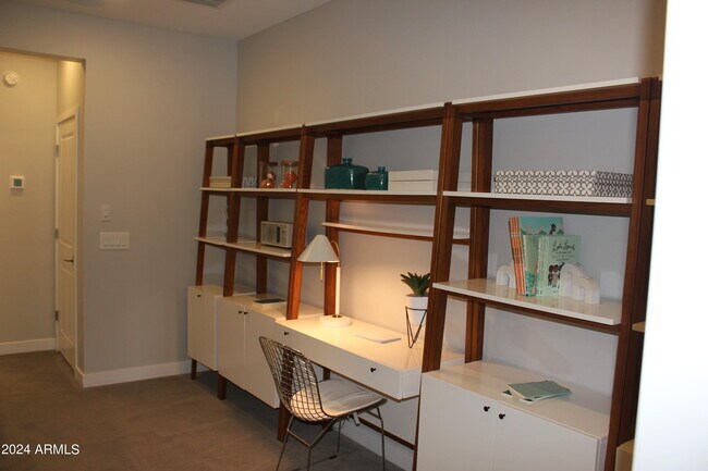 Building Photo - 2628 S Voyager Dr