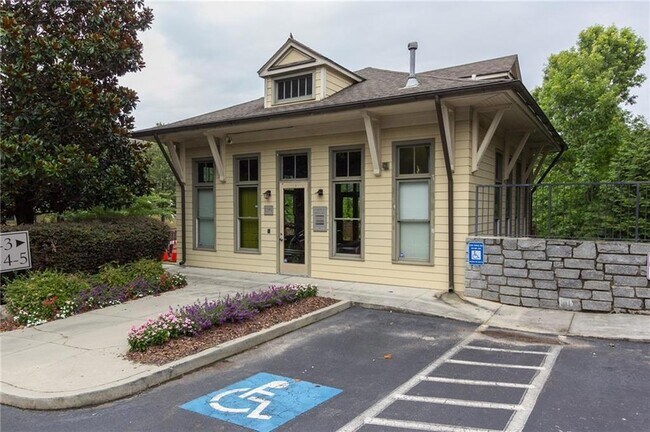 Building Photo - 1108 Milton Terrace SE