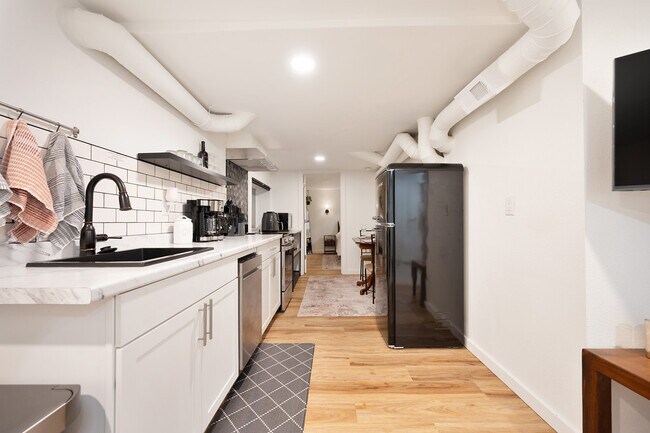 Building Photo - 1221 N A St