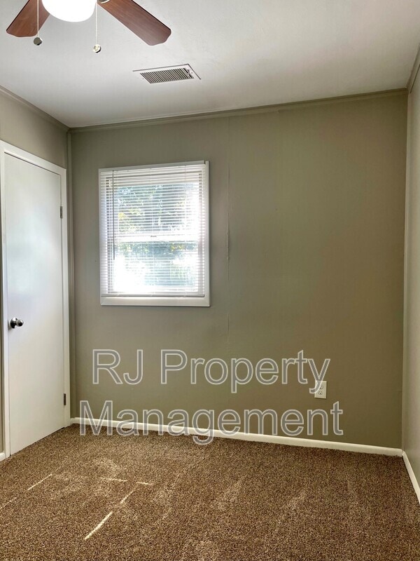 Building Photo - 864 Carrolton Rd