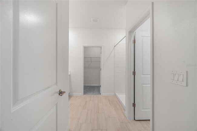 Building Photo - 18170 Pleasantview Blvd