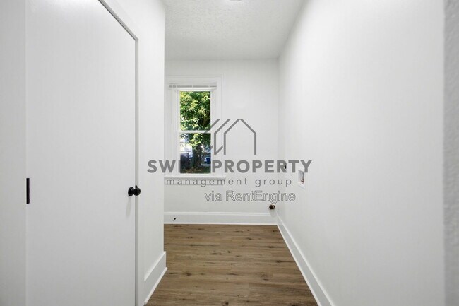 Building Photo - 977 Miller Ave