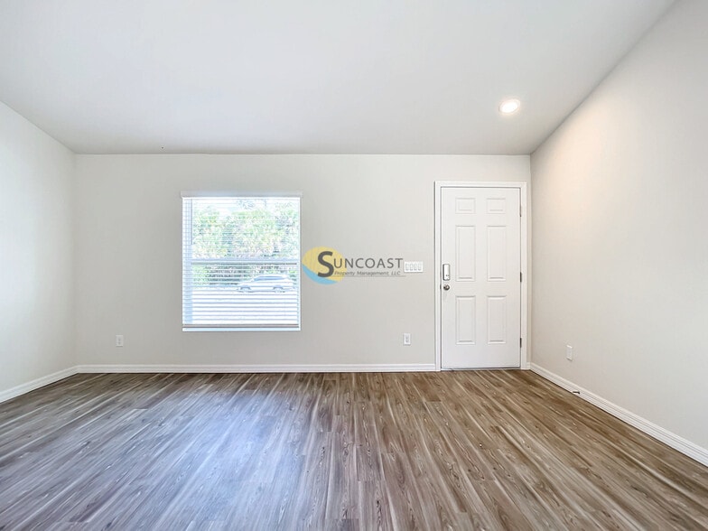 Building Photo - 11501 N Landover Terrace