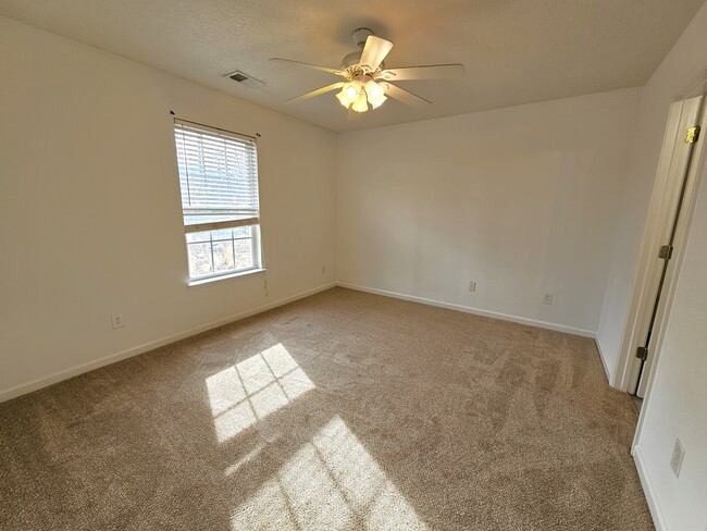 Building Photo - 405 Juniper Leaf Way