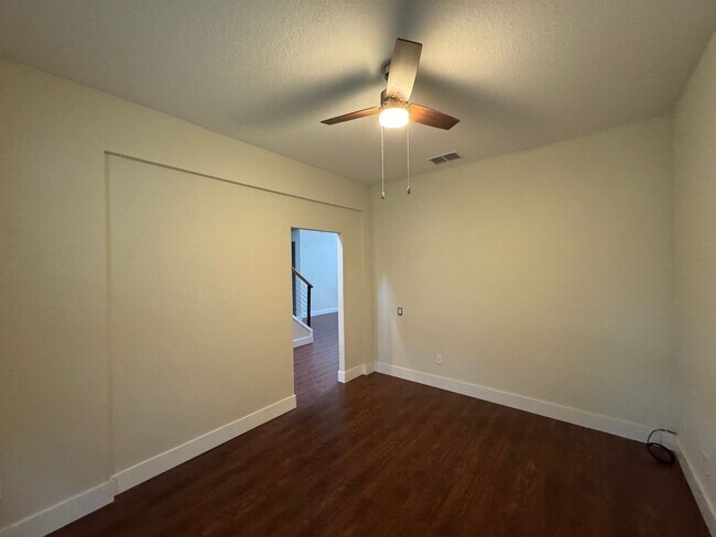 Building Photo - Spacious 4 Bedroom Spring Isle Home AVAILA...