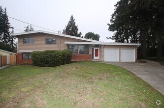 Building Photo - FULLY RENOVATED 3 BED, 2 BATH BELLEVUE HOM...