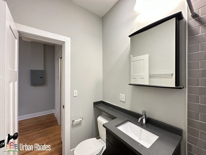 Building Photo - 4342 N Damen Ave