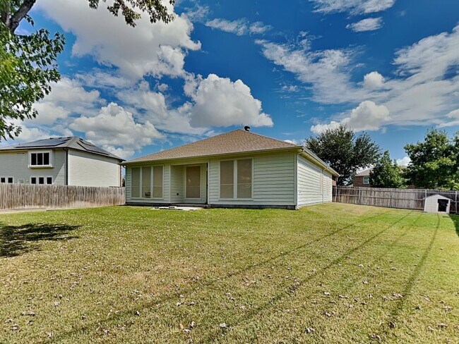 Building Photo - READY FOR MOVE IN NOW!