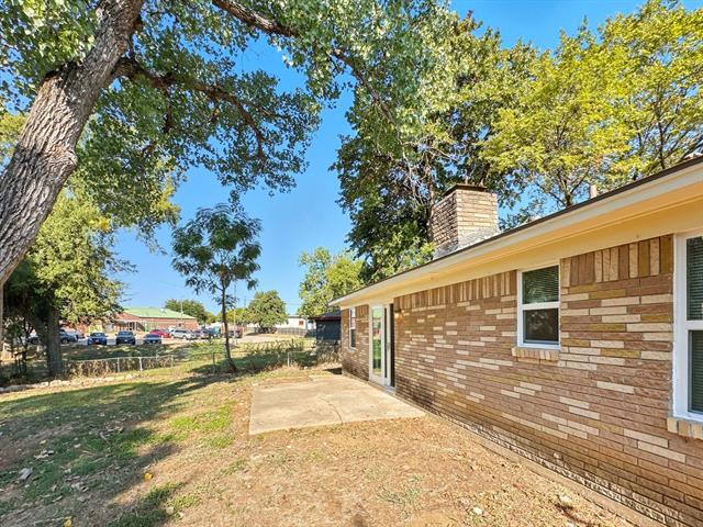 Building Photo - 2120 Vickie Dr