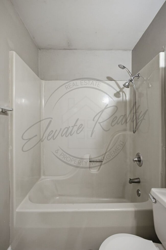 Building Photo - SPRING SPECIAL: 1/2 OFF FIRST MONTHS RENT - Two Bedroom Ranch Duplex in Columbia!