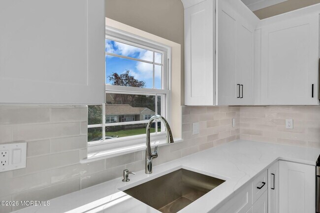 Building Photo - 58 Cove Rd