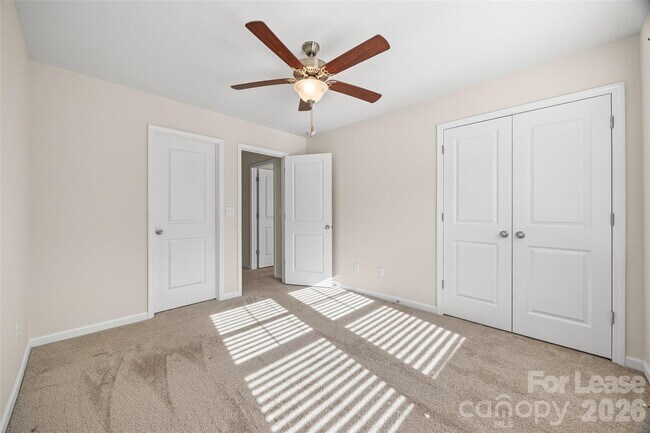 Building Photo - 1018 Chicory Trce