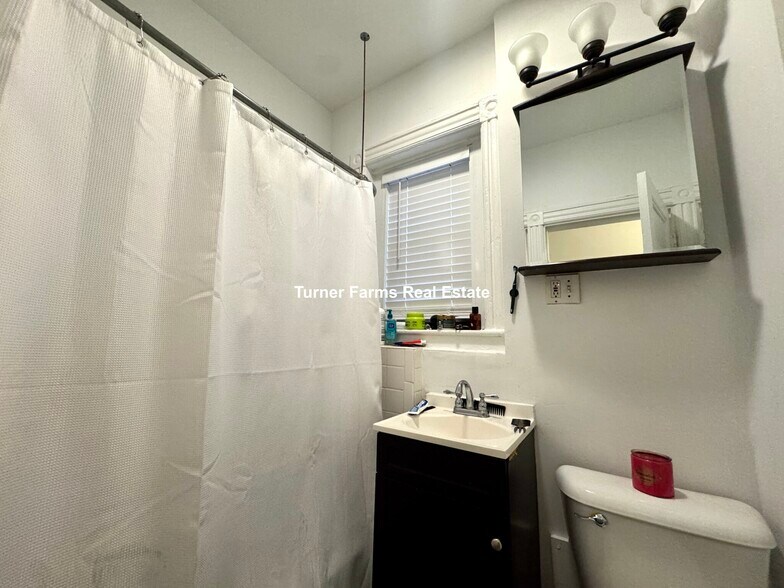 Building Photo - 1510 Tremont St