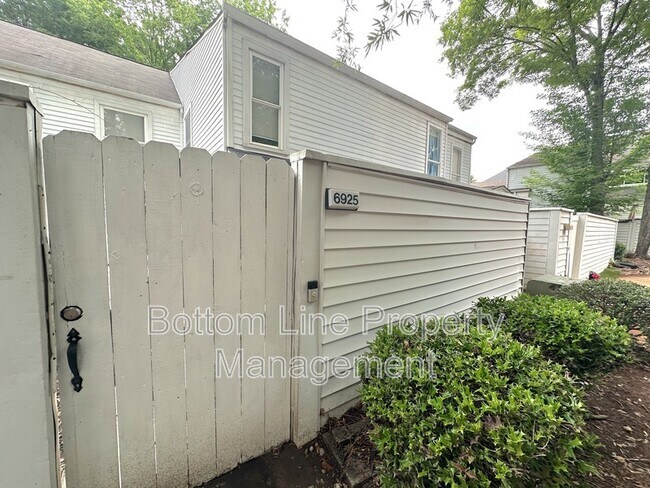 Building Photo - 6925 Stonington Ln