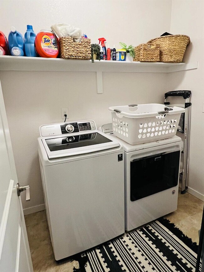 Building Photo - 15557 W 95th Ave