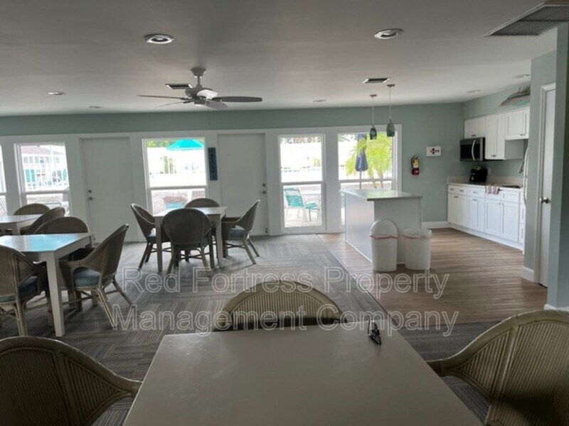 Building Photo - 4301 Island Cir