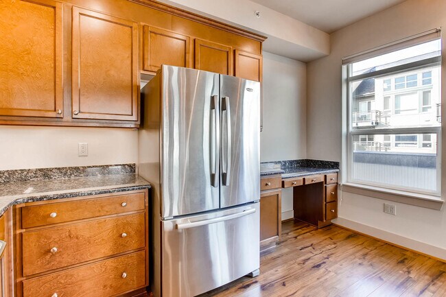 Building Photo - 7800 Plaza Condominiums ~ Mercer Island