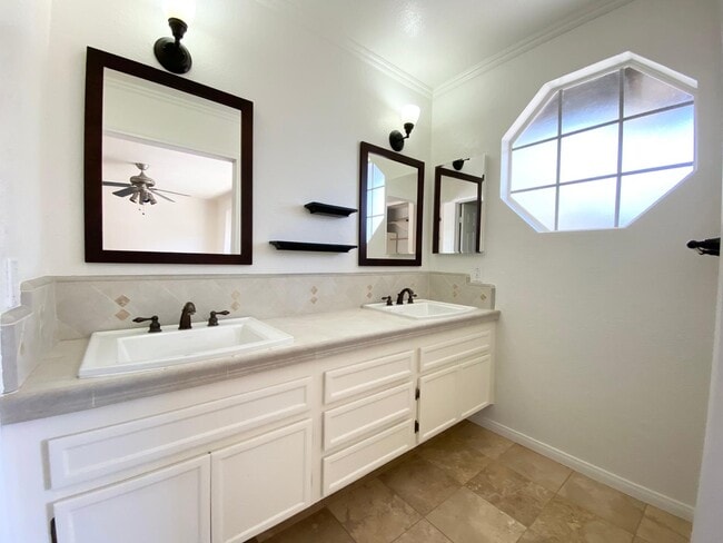 Building Photo - 3126 E Fox Run Way