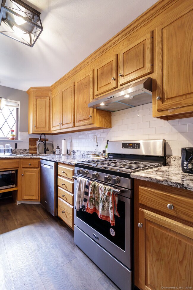 Building Photo - 406 Cedar Hollow Dr