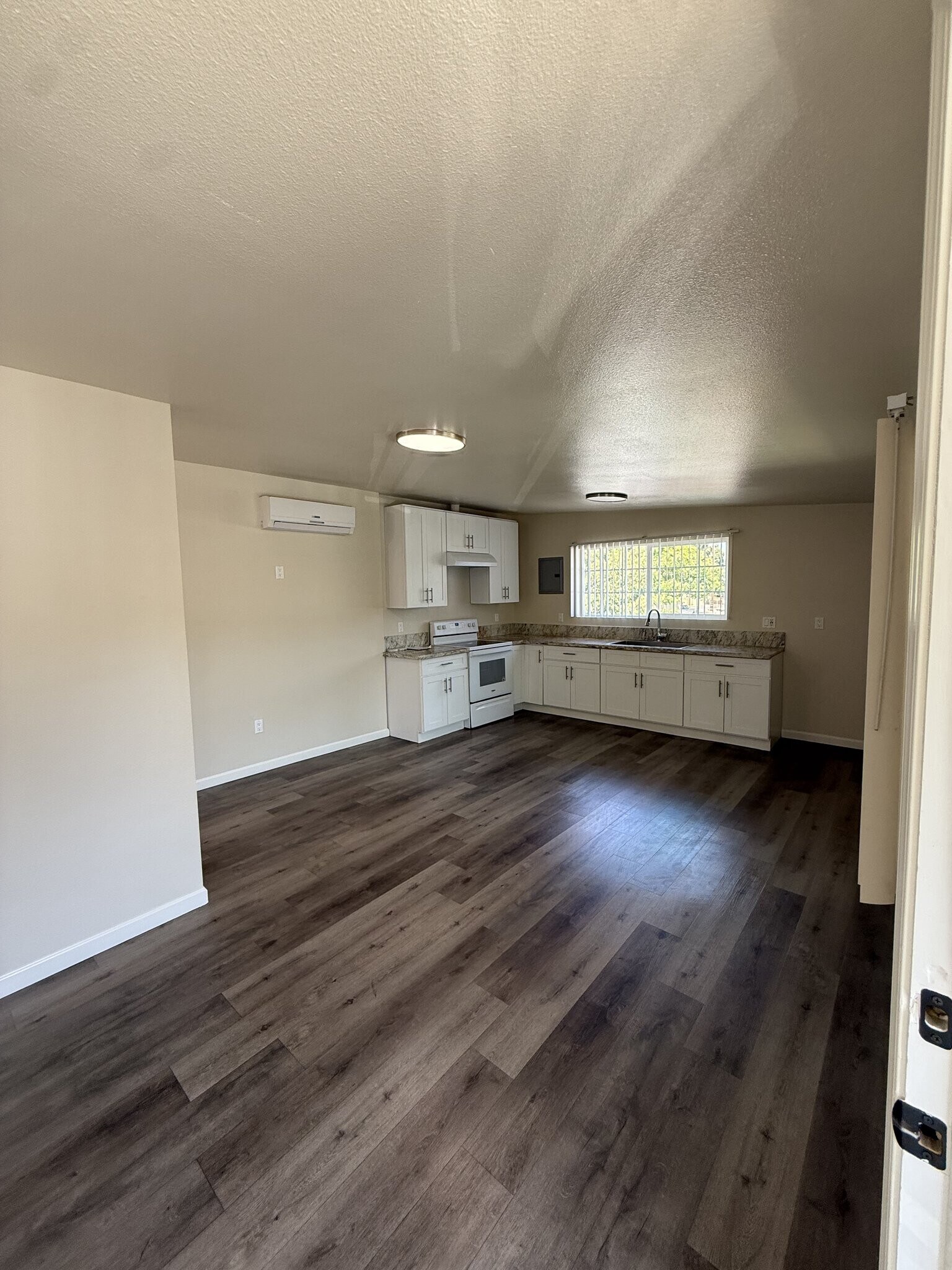 Building Photo - 948 N Van Ness Ave