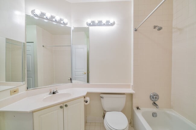 Building Photo - Charming And Well-Maintained 1 Bedr 1 Bath...