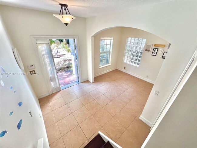 Building Photo - 450 NE 2nd Ave