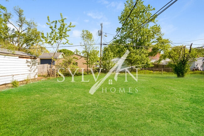 Building Photo - Enjoy living the good life in this 3 bedro...