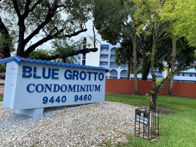 Building Photo - 9460 Fontainebleau Blvd