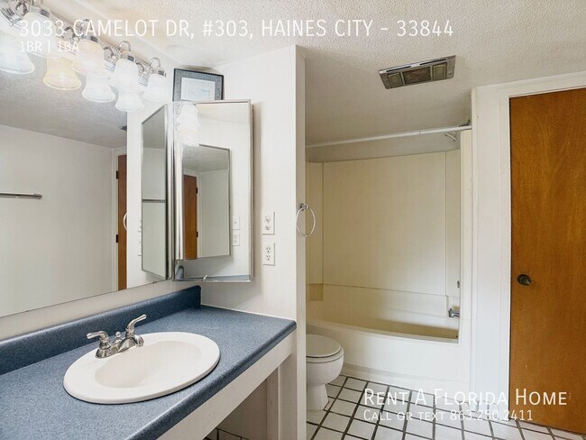 Building Photo - 3033 Camelot Dr