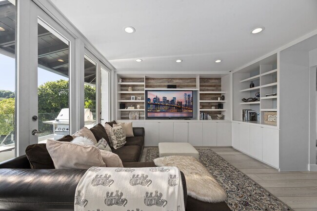 Building Photo - 641 Walther Way