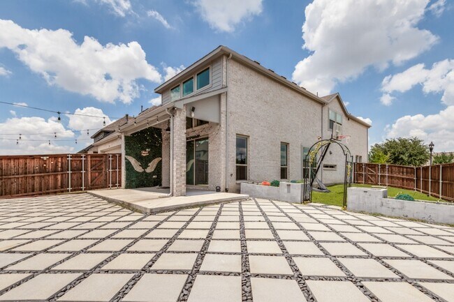 Building Photo - 12535 Mercer Pkwy