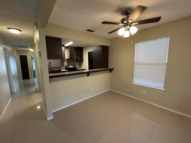 Building Photo - 3921 Zinnia Ave