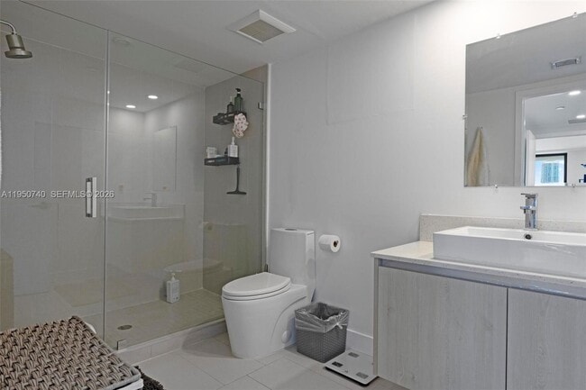 Building Photo - 13800 Highland Dr