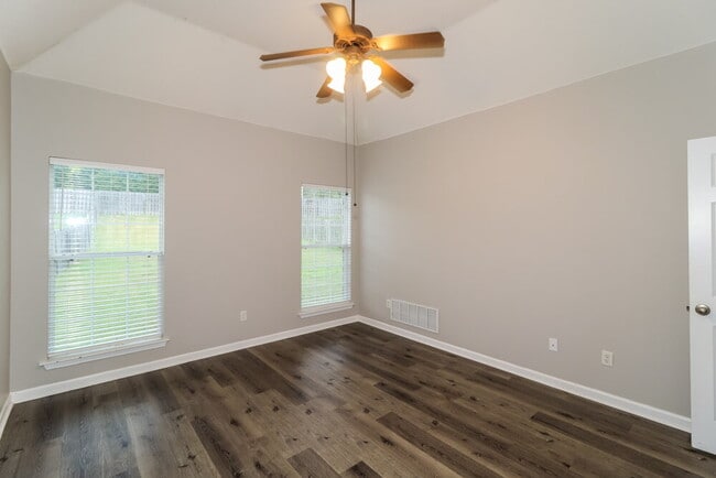 Building Photo - 246 Fairway Trace Dr