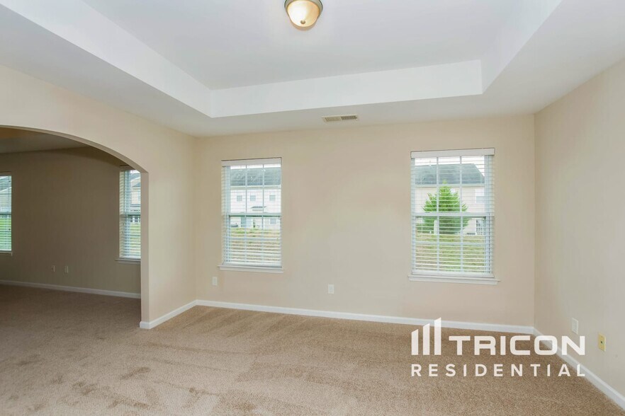 Building Photo - 915 Old Forester Ln