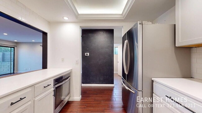 Building Photo - 7231 Balboa Blvd