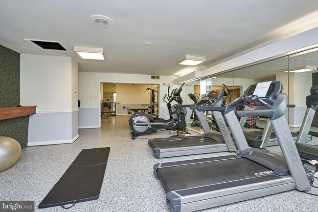 Building Photo - 5340 Holmes Run Pkwy