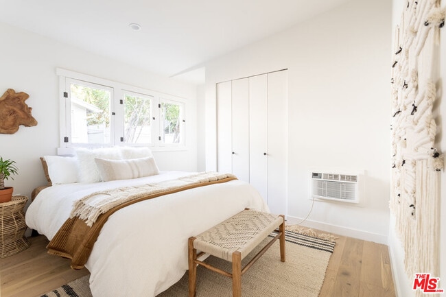 Building Photo - 372 N Ave 53