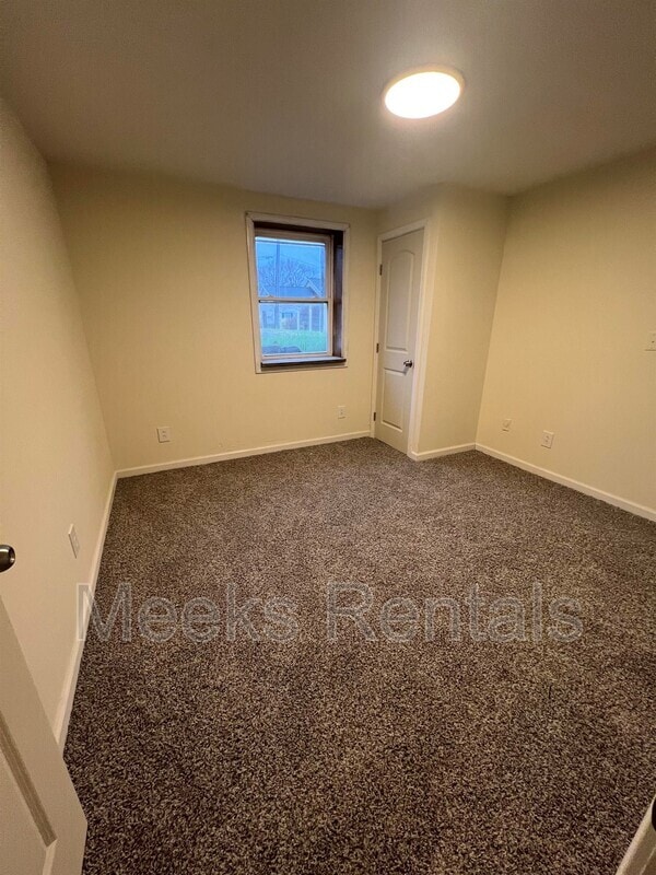 Building Photo - 74 Maple Ln