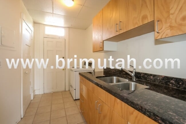 Building Photo - 273-275 S. 400 E. - 7