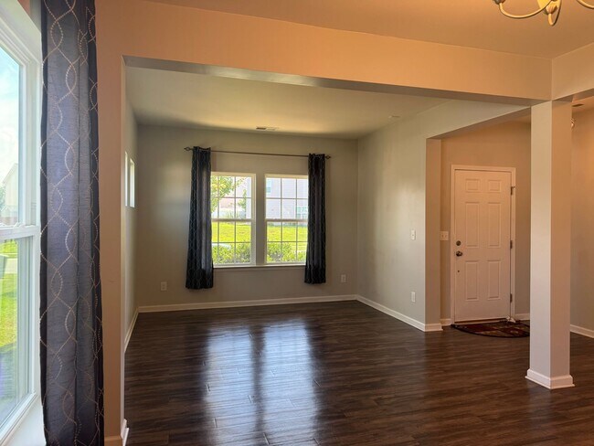 Building Photo - Five Bedroom Home in The Villages of Denver