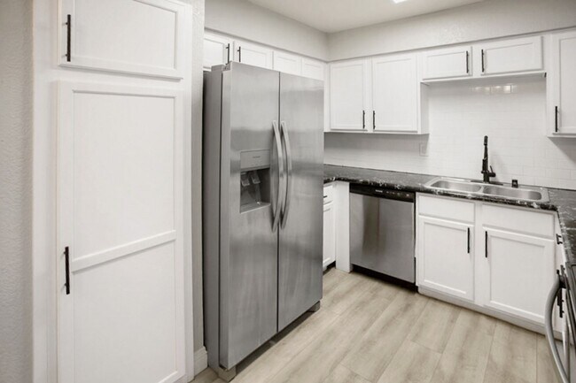 Building Photo - 3 Bedroom Remodeled Desert Shore Condo In Gated Community